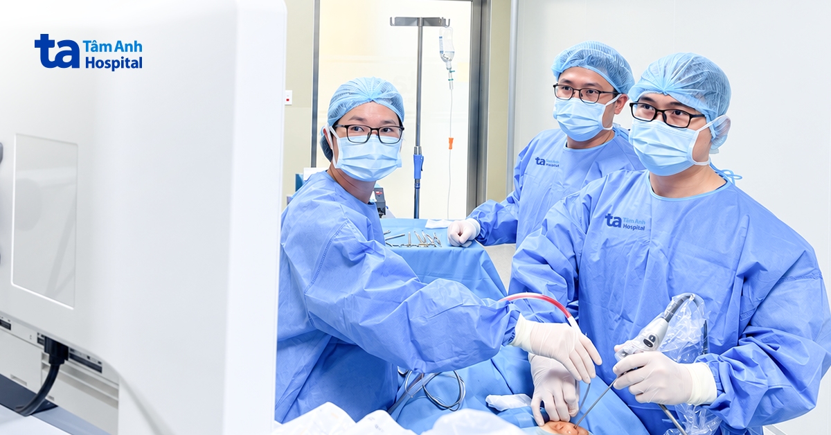 Việt kiều Mỹ về Việt Nam phẫu thuật “3 trong 1”