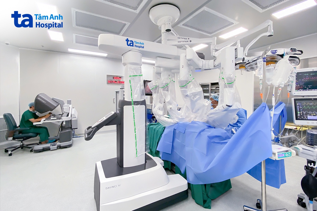 phẫu thuật cùng robot da vinci xi