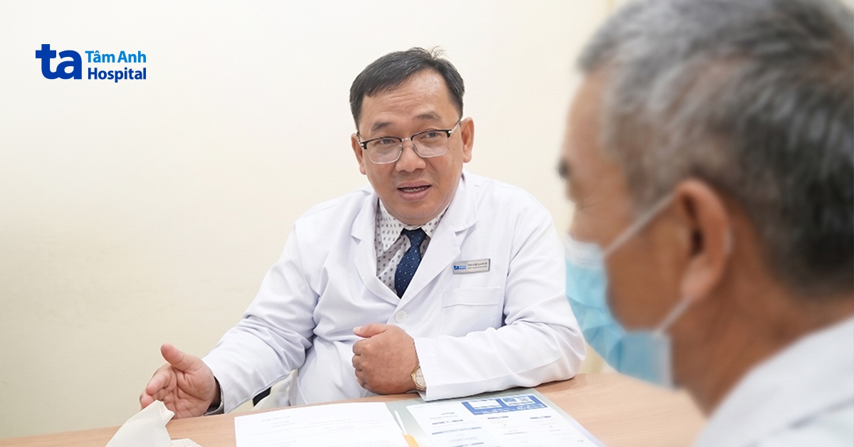 Phù tay chân kéo dài, phát hiện suy cả tim lẫn thận
