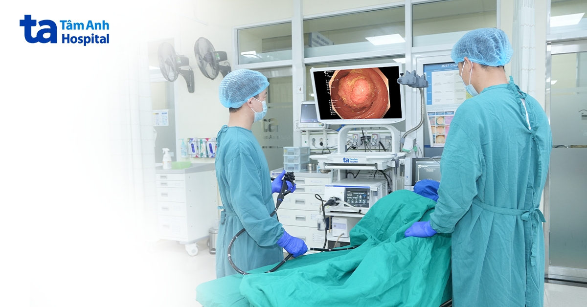Polyp “siêu khủng” gần lấp kín lòng đại tràng