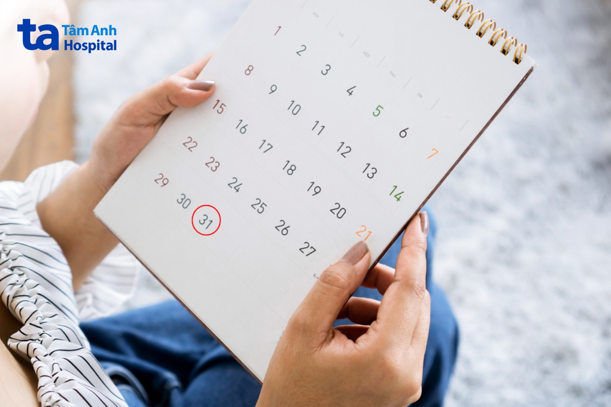 progesterone thấp kéo dài có thể khiến kinh nguyệt không đều hoặc vô kinh