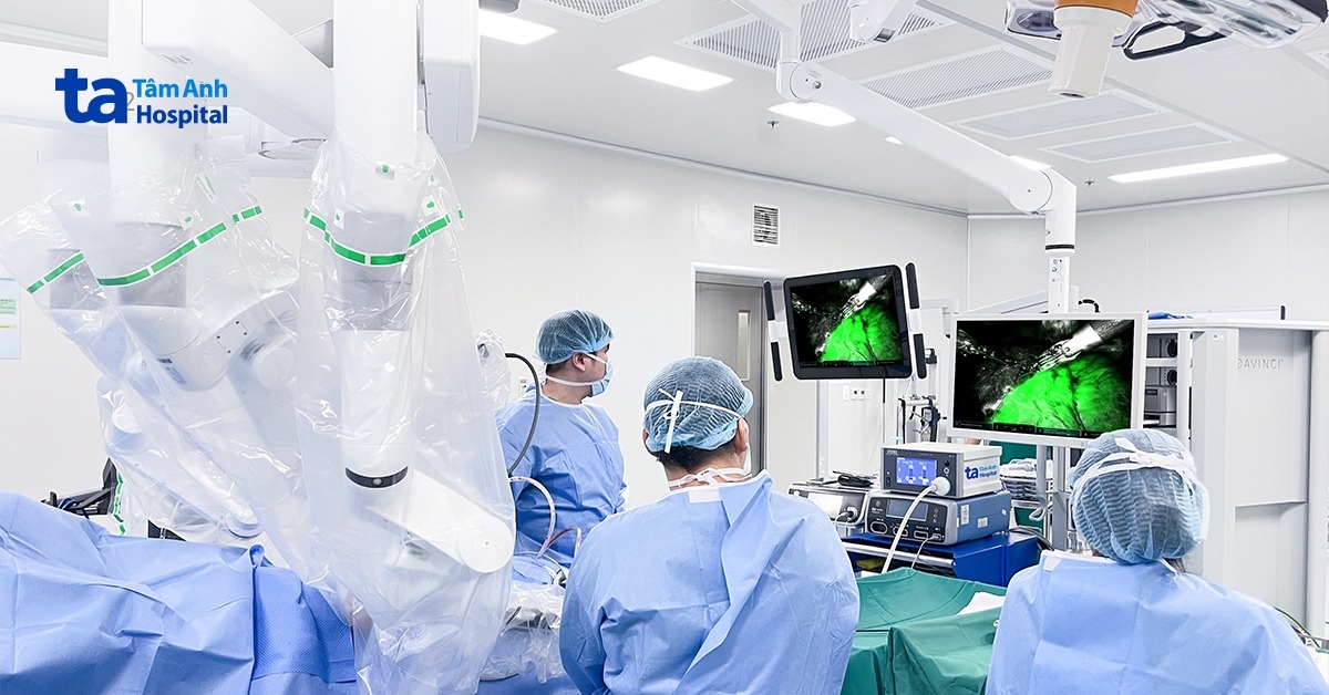 Robot mổ triệt căn ung thư phổi, bảo tồn chức năng hô hấp cho cụ bà U80