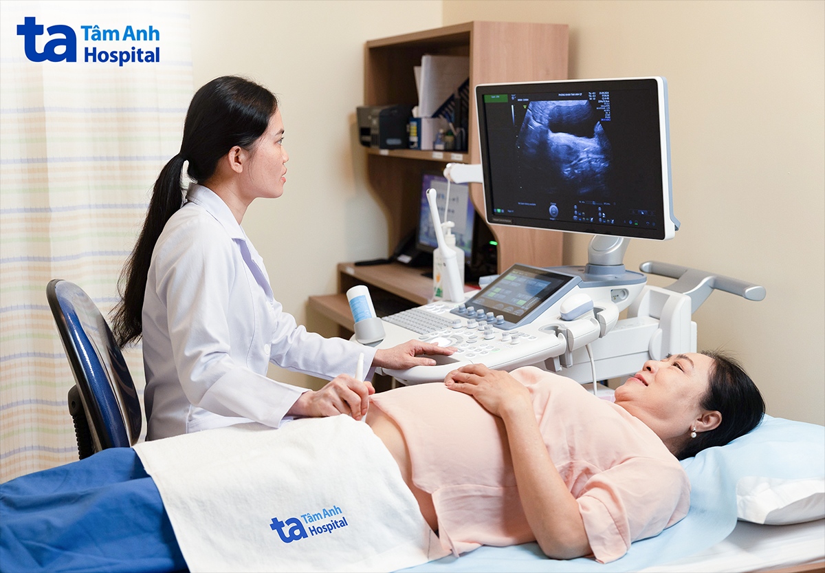 siêu âm kiểm tra hoạt động tử cung, buồng trứng ở phụ nữ mãn kinh
