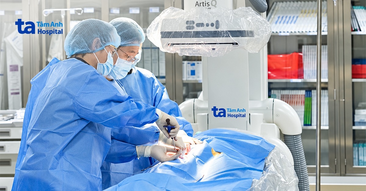 Tắc mạch chân do hội chứng mạch máu hiếm