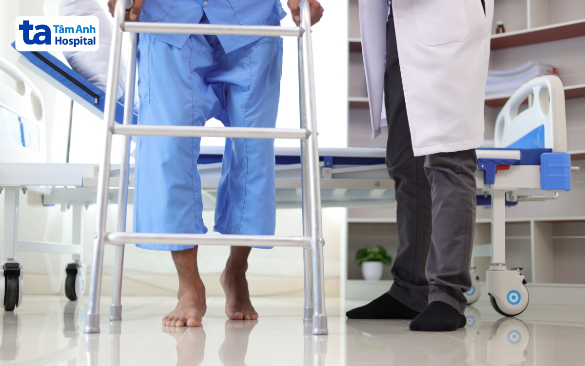 tập đi lại sau mổ ruột thừa