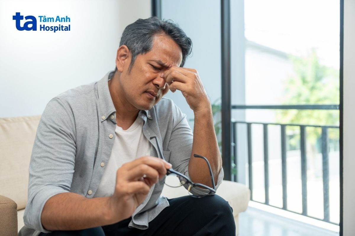 Thoái Hóa Rìa Giác Mạc Trong Suốt