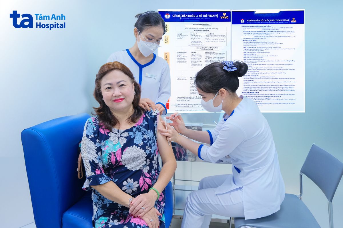 tiêm ngừa cúm cho người lớn tuổi