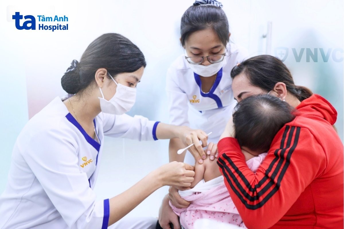 tiêm vacxin phòng viêm màng não mô cầu