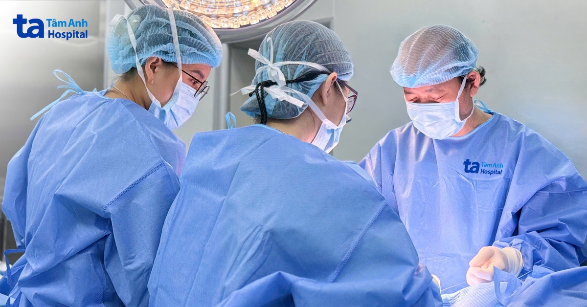 Tưởng sưng hạch, bé gái 9 tuổi được phát hiện thoát vị bẹn