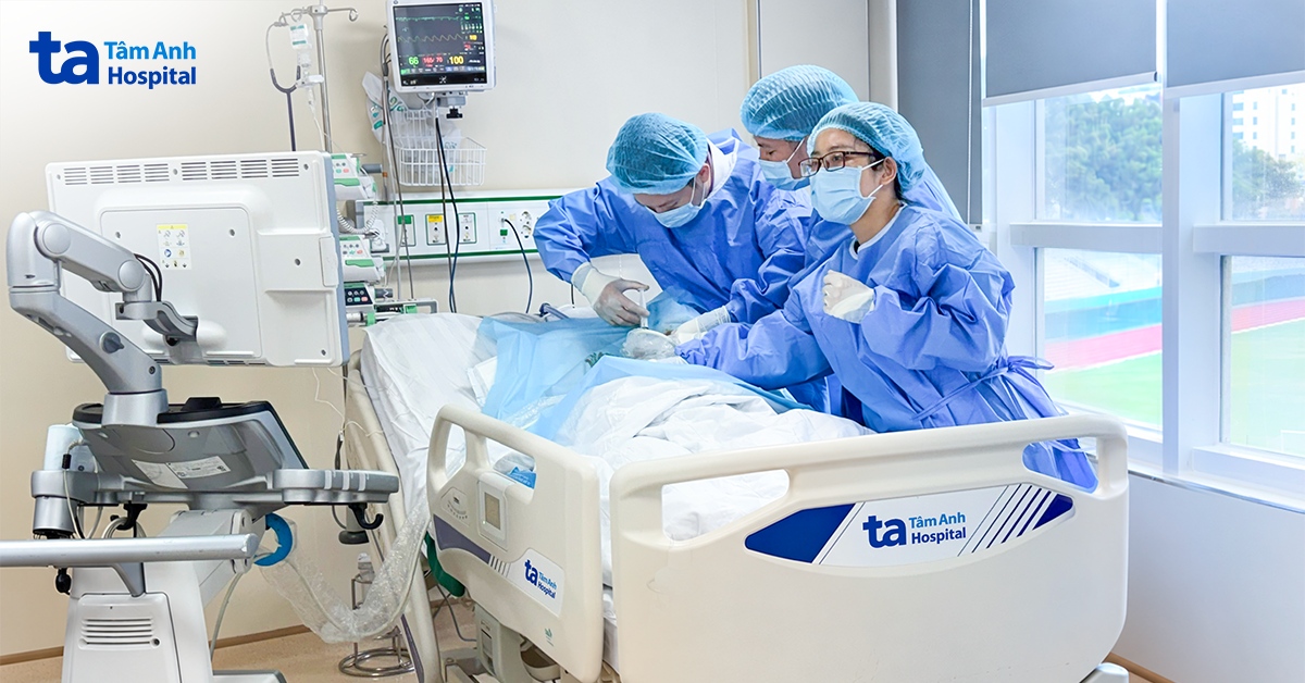 Việt kiều Mỹ tràn dịch màng tim, phổi liên quan bệnh tuyến giáp